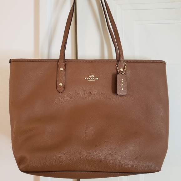 Coach Handbags - Coach city zip tote